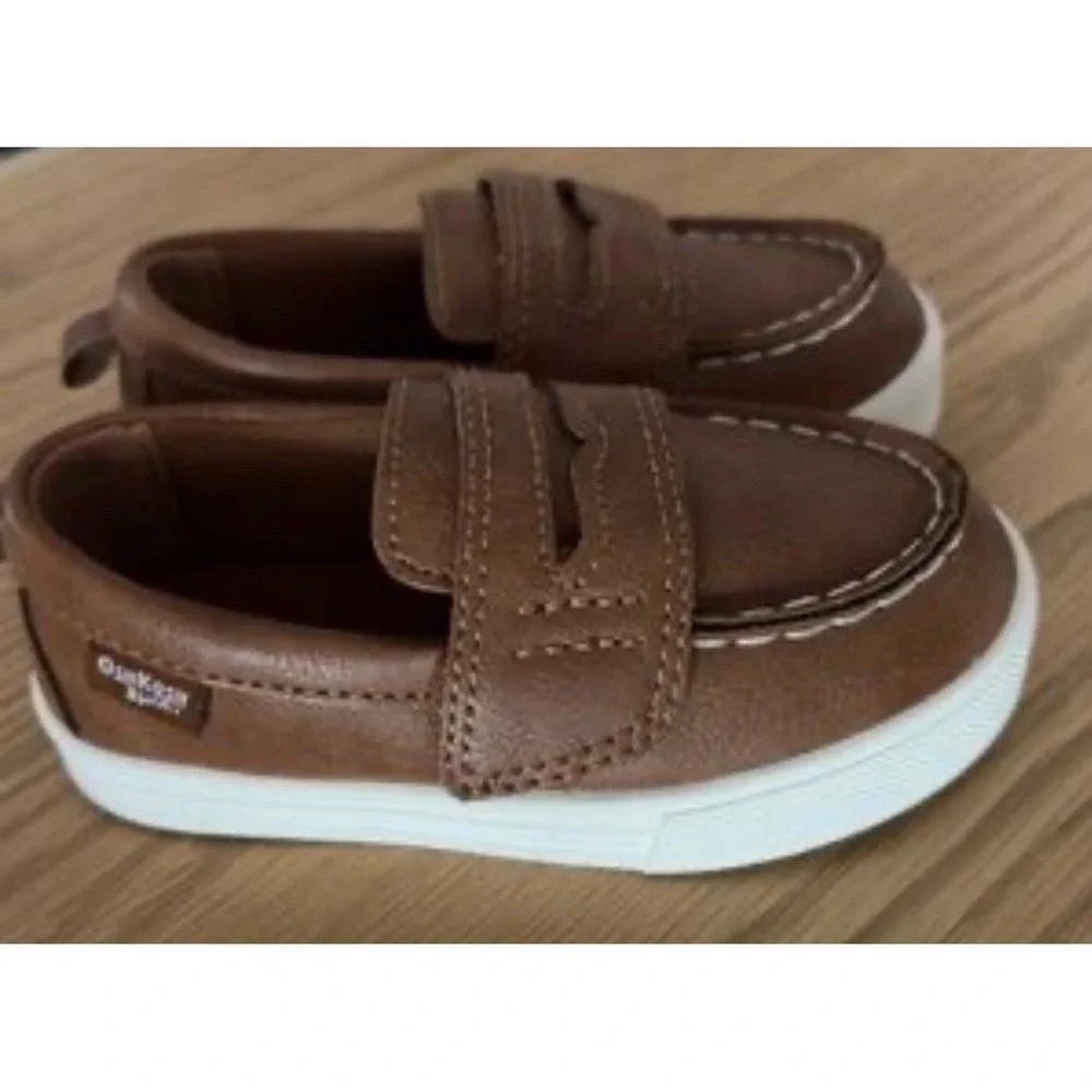 Oshkosh B'Gosh Sail hook and loop shoes Brown size 6